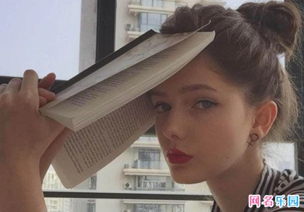 �����ɾ���Ӣ������Ů��